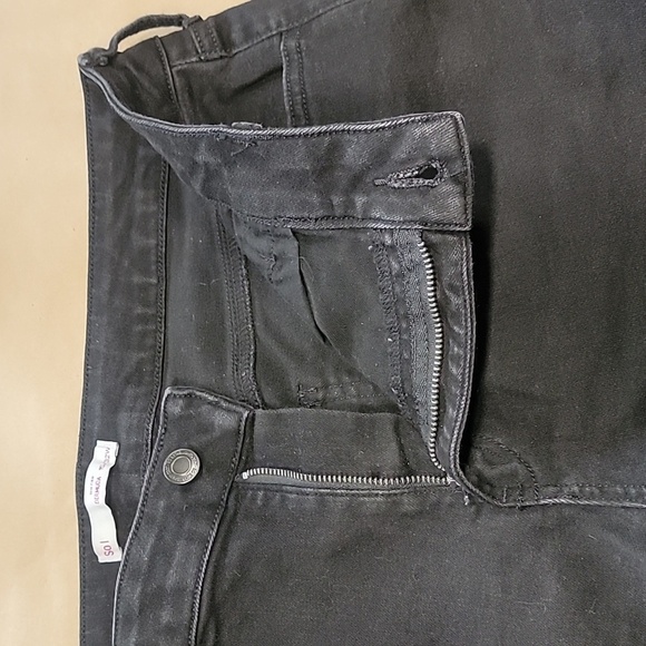 SO Size Jrs 15 / 32 Black Low Rise Bermuda Denim Shorts, Cuffed Hem, Gently Used - Picture 9 of 11